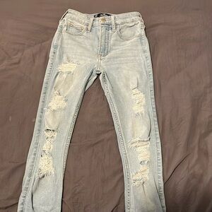 Women’s Hollister high rise jeans. 00R 23W 26L